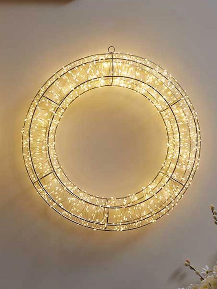 Silhouettes | 50cm LED Galaxy Wreath with 1440 Warm White LEDs Outdoor Christmas Lights Silhouettes